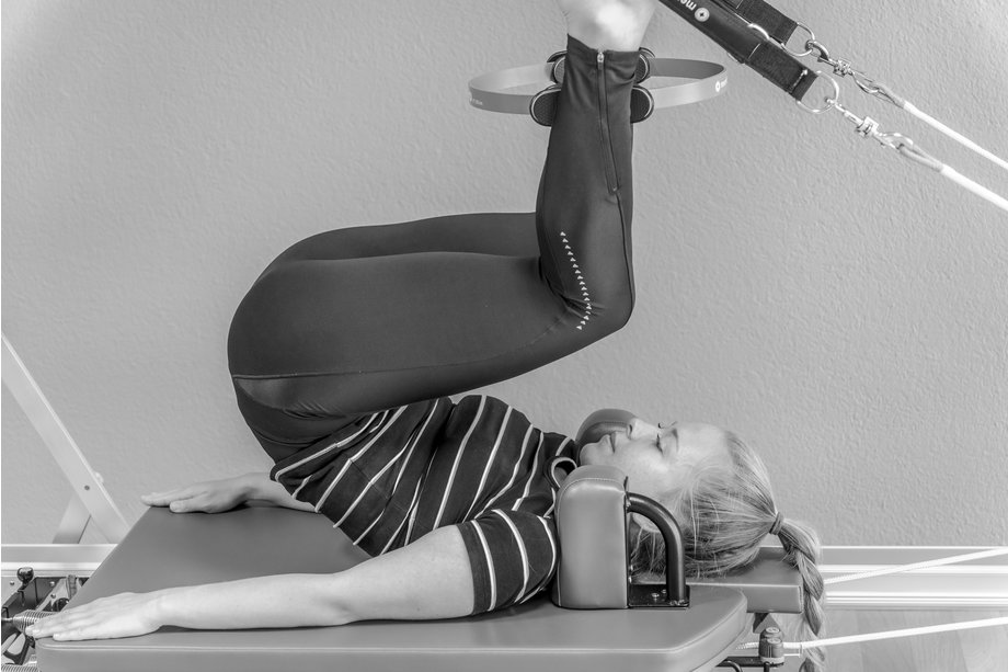 Pilates Matten und Geräte Training