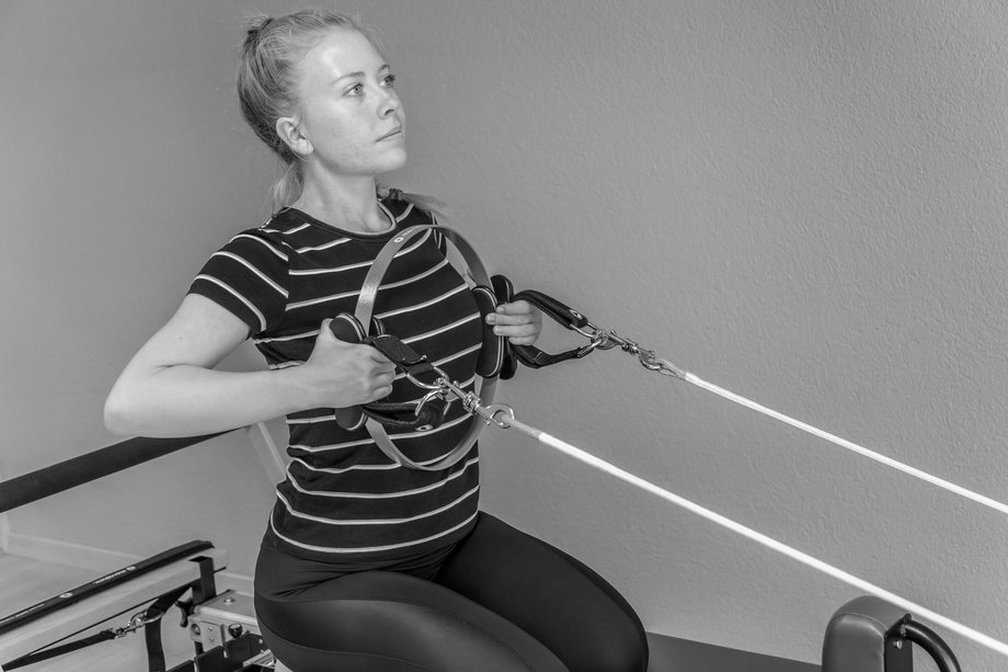 Pilates Matten und Geräte Training