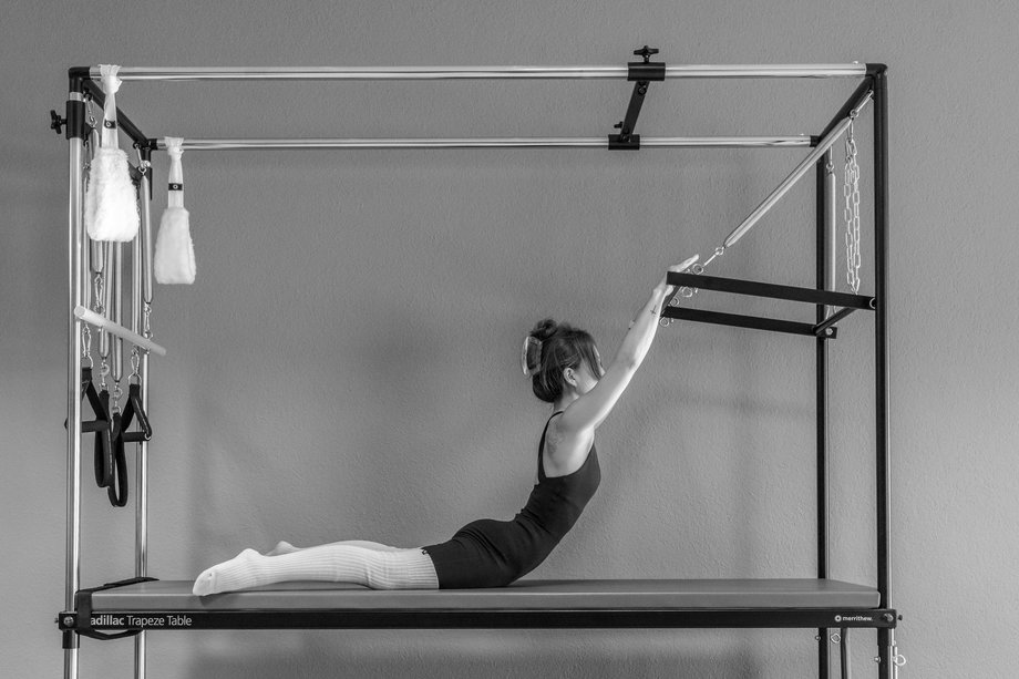 Pilates Matten und Geräte Training