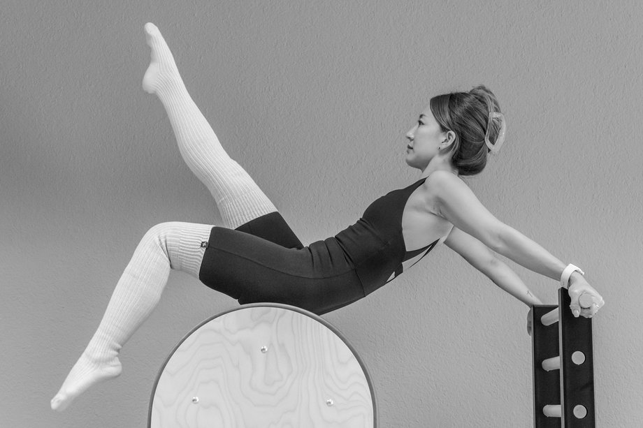 Pilates Matten und Geräte Training