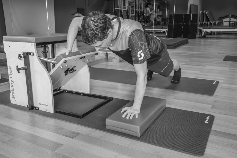Pilates Matten und Geräte Training